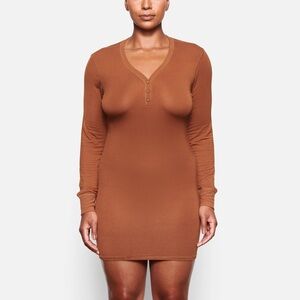 SKIMS SLEEP HENLEY DRESS LIMITED EDITION: COPPER XS